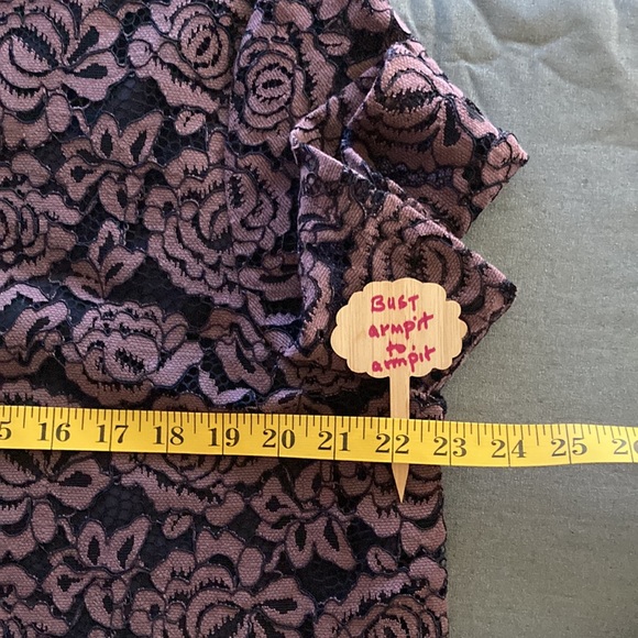 Ann Taylor size XL lace rose plum color short sleeves blouse with black lining. - Picture 6 of 8